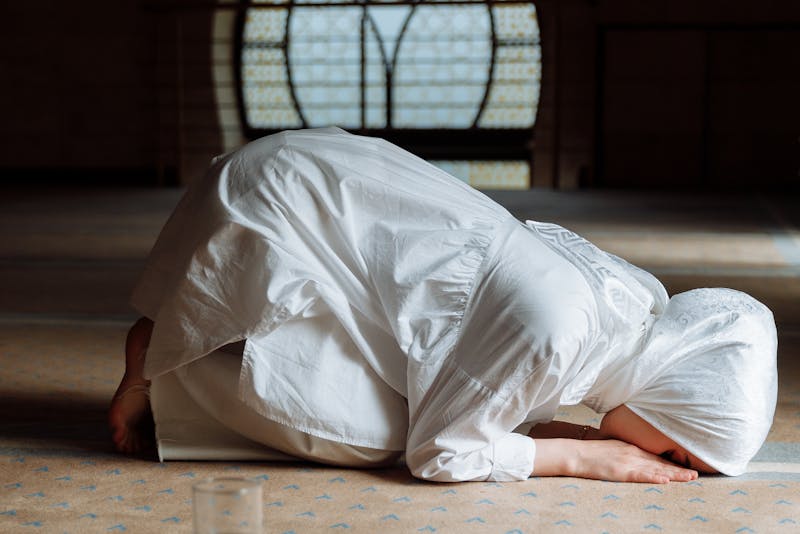 mujer musulmana orando